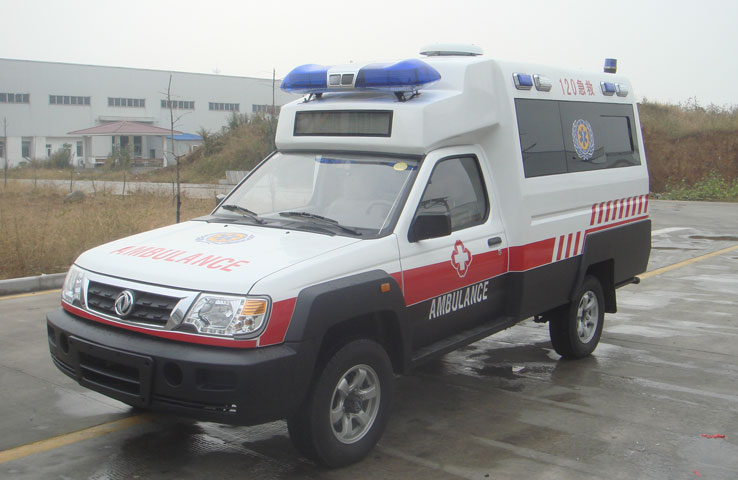 东风越野型救护车
