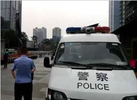 网友热议<a href='/products/ambulance/' target='_blank'><u>救护车</u></a>闯红灯撞死老人求免责